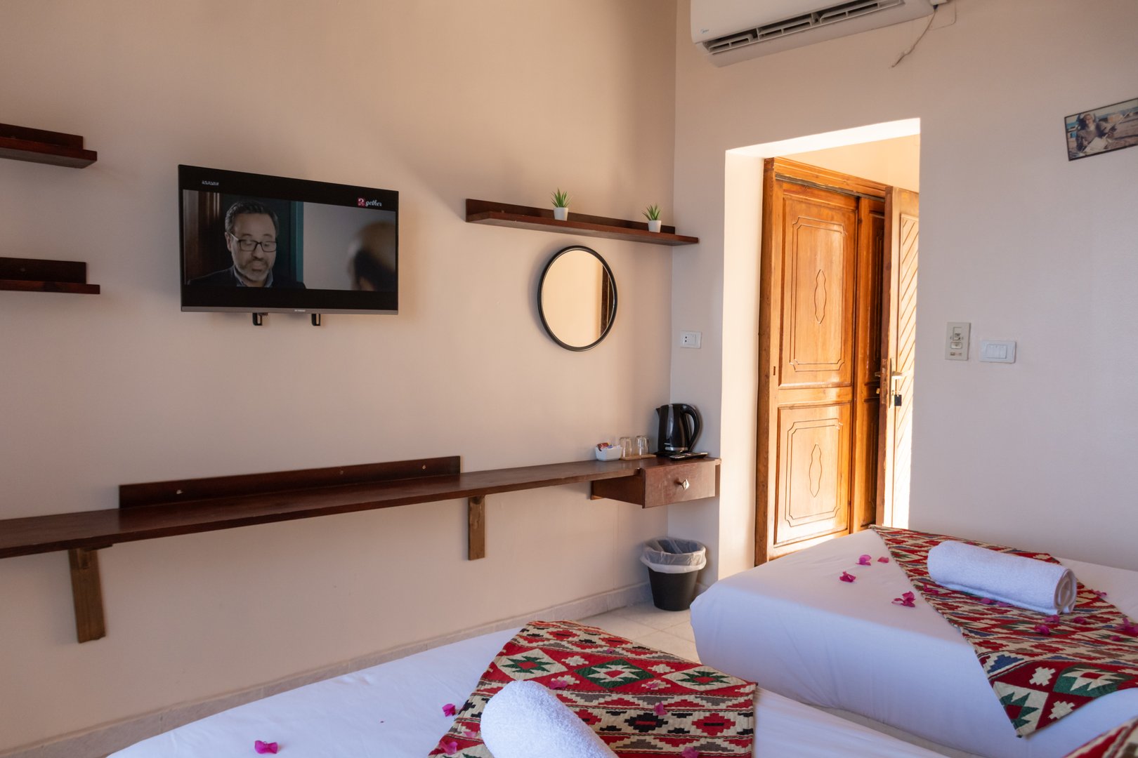 Triple Mountain View room for small groups